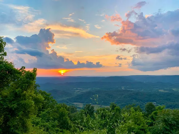 9597 Scenic Hwy, Lookout Mountain, GA 30750