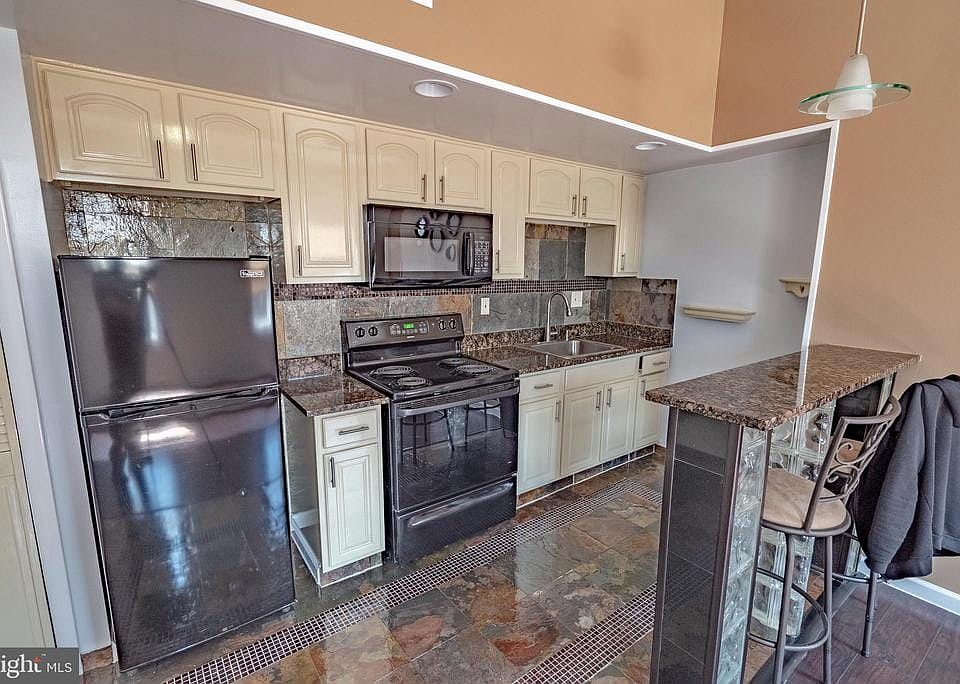 1st image of 507 W Girard Ave APT 3F