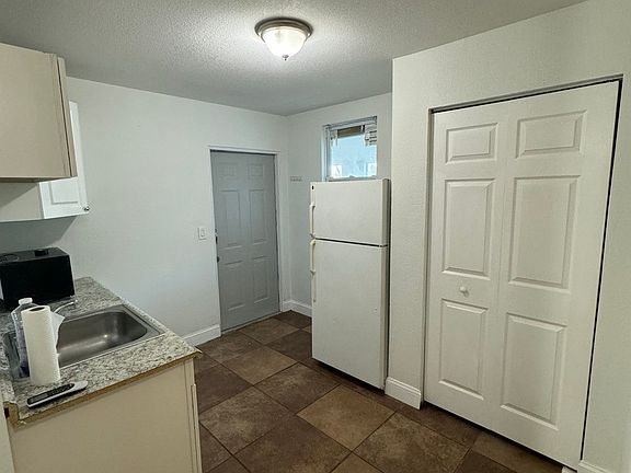 2nd image of 1050 E Main St #2