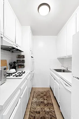 Rented by SERHANT. | media 11