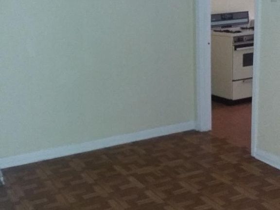 3rd image of 2101 Elkins Ave