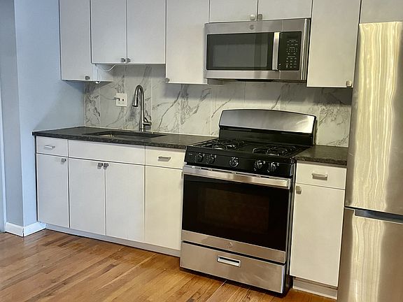 3rd image of 46 Warren St Unit 1