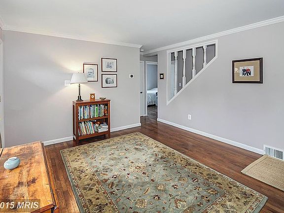 5th image of 4019 Lawrence Ave