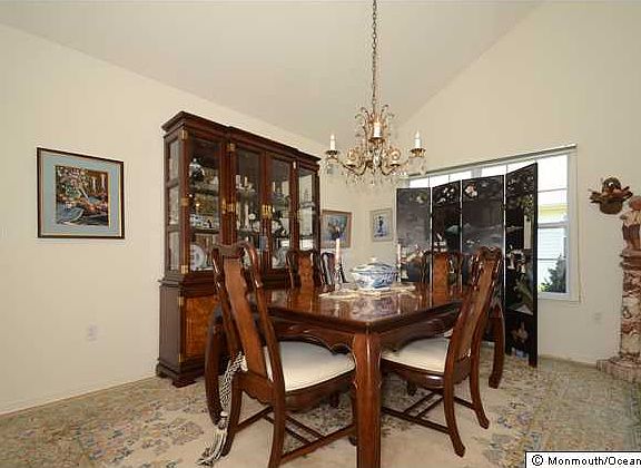 5th image of 2362 Woodbine Ln