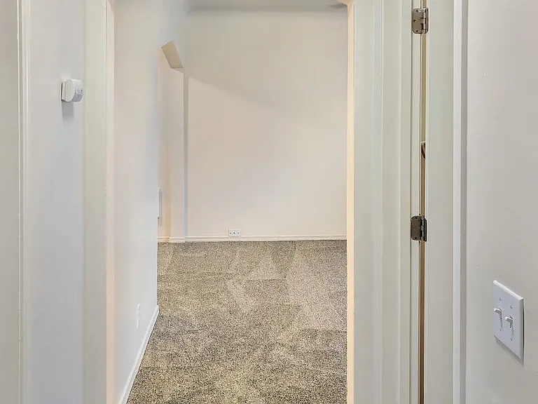 Town Manor Apartments — Photo 11