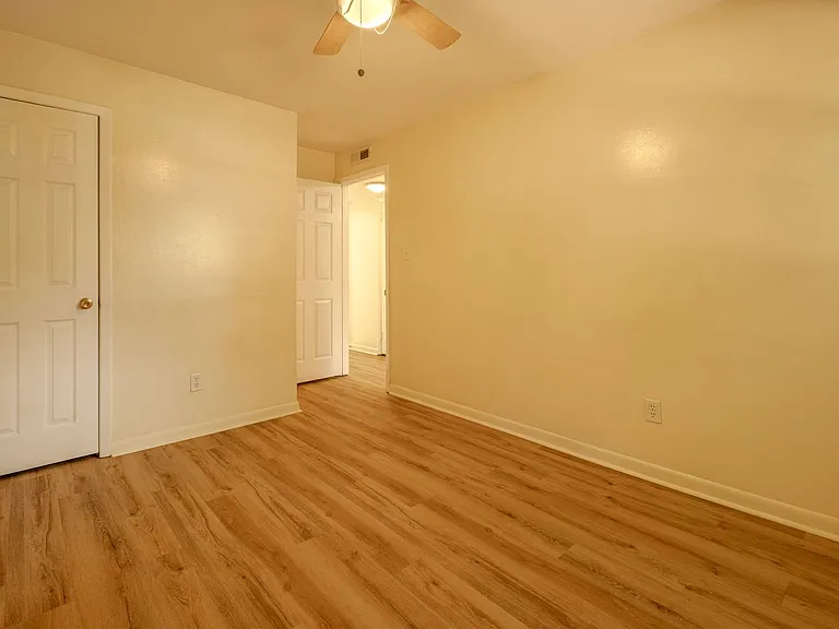 2BR on UGA Bus Route Minutes from UGA & Downtown Athens — Photo 20
