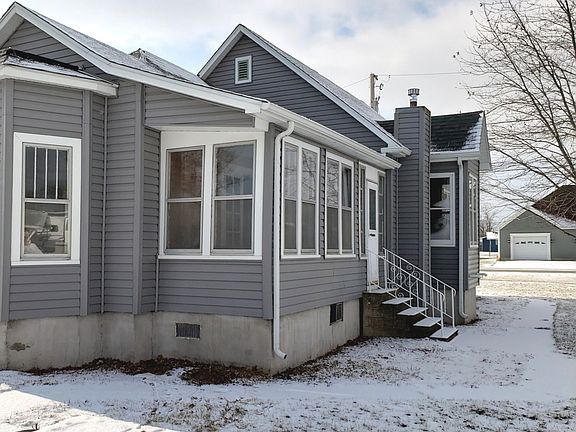 4th image of 1025/1027 S Broadway St