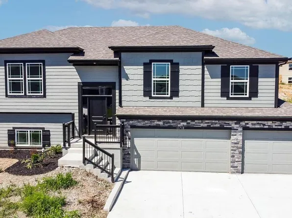 11718 N Manning Ave, Kansas City, MO 64157