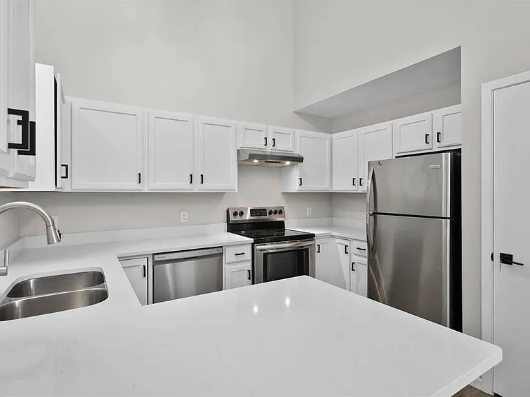 640 Tower Dr #1 — Photo 13