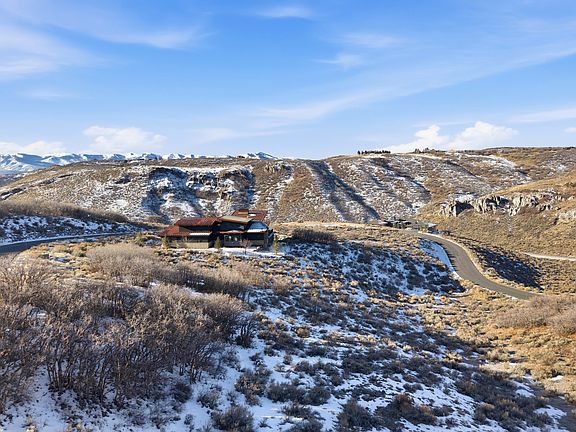 5th image of 756 E Canyon Gate Rd