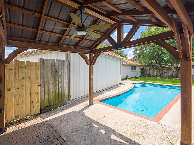 10519 Kirkwren Dr — Photo 33