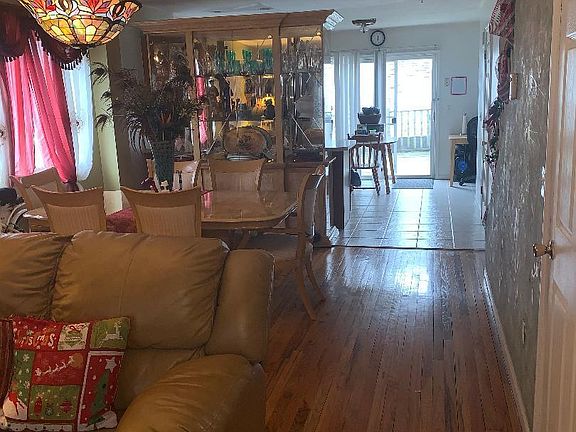5th image of 26 Cowen Pl