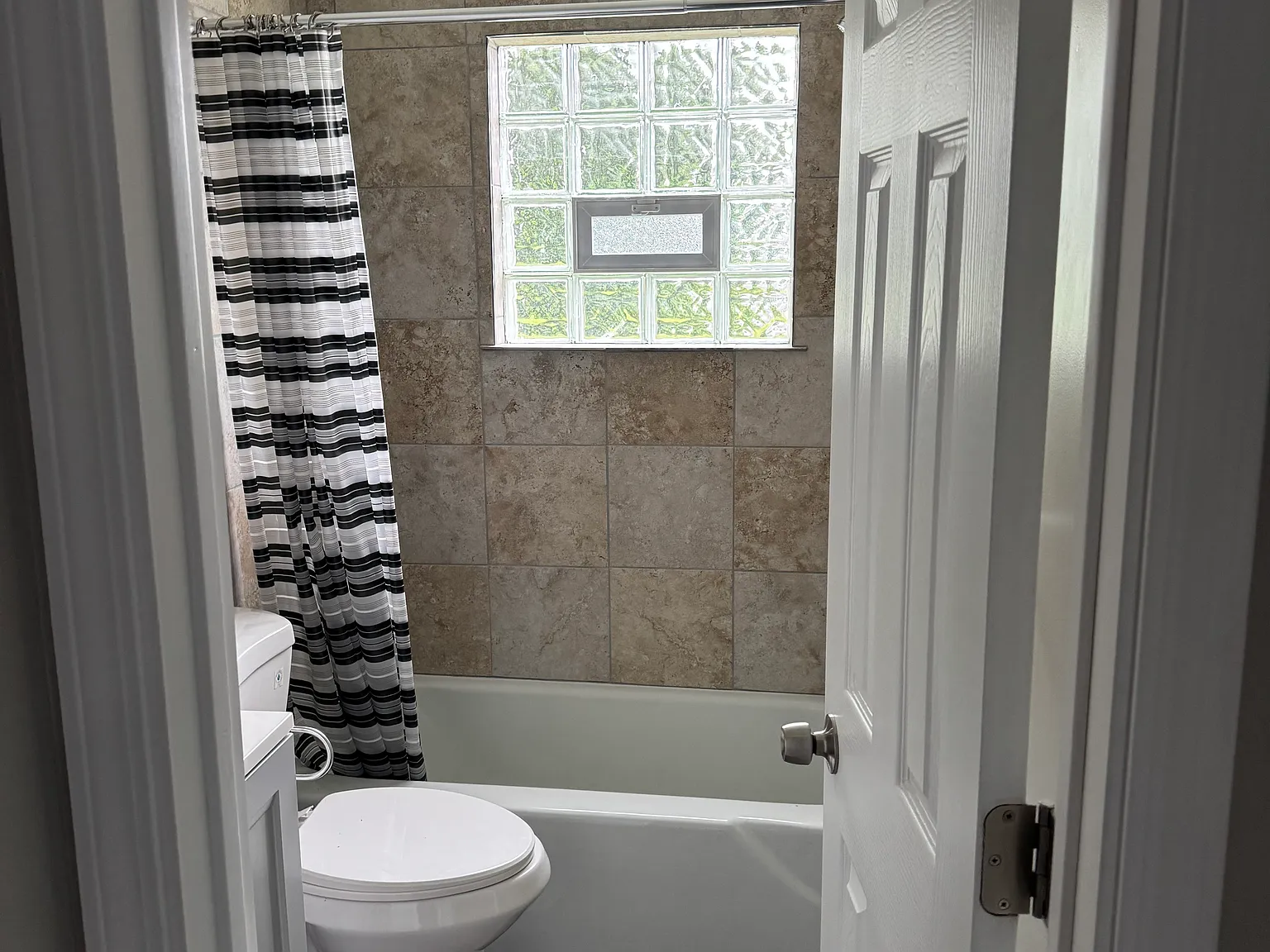 1 bed, $725 — Photo 2