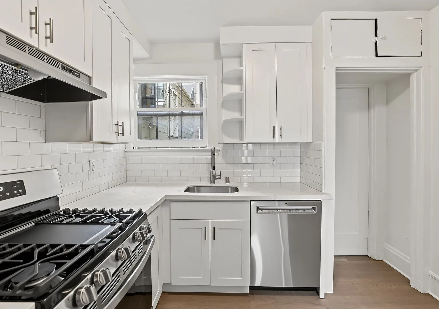 Fully Remodeled Studio. Dishwasher! On-Site Laundry! — Photo 1