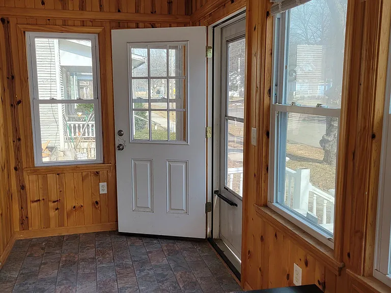 1720 Davis Ave — Photo 6