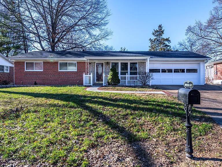 16 Fircrest Ln — Photo 6