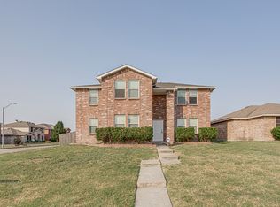 2905 Rising Crest Dr, Lancaster, TX 75134