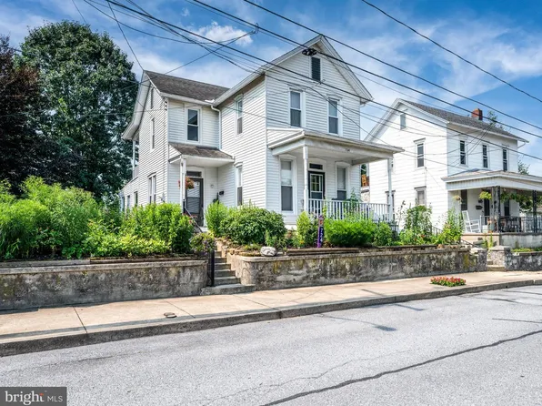 724 Fulton St, Akron, PA 17501