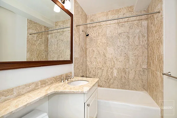 Rented by Christie's International Real Estate Group, LLC | media 32