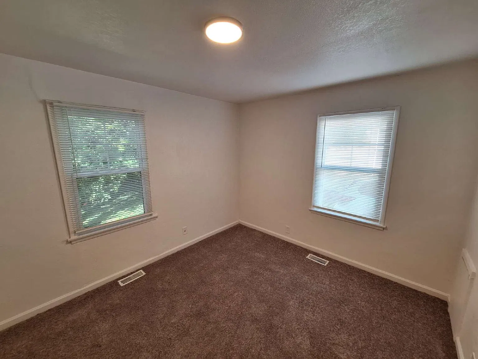 2 bed, 1.0 bath, 727 sqft, $825 — Photo 4