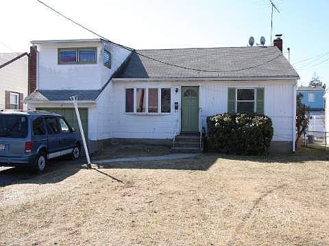 2nd image of 13 Carlton St