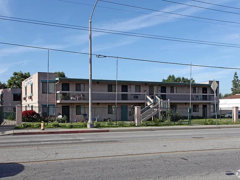 Villa Azusa Senior Apartments (55+) — Photo 2