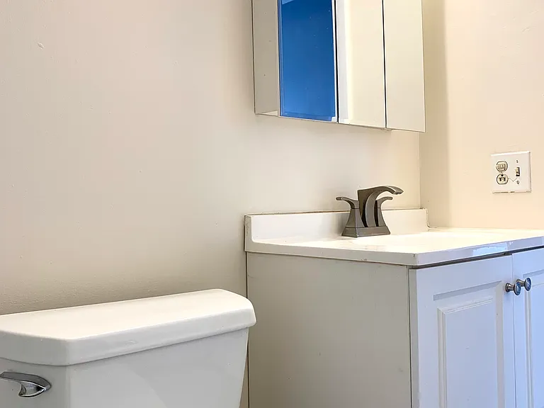 29 Woodbine St #7 — Photo 10