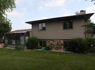 412 27th St, Spirit Lake, IA 51360