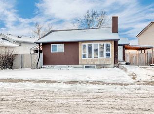 19 N Castlepark Way NE, Calgary, AB T3J 1R7