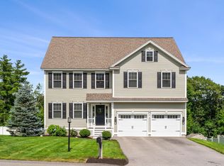 8 School House Rd, Londonderry, NH 03053