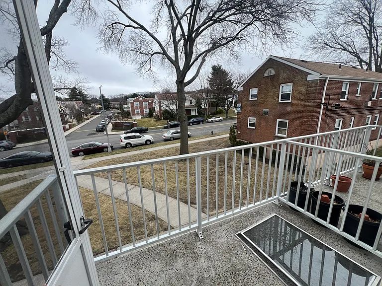 68-43 Cloverdale Blvd #A — Photo 11