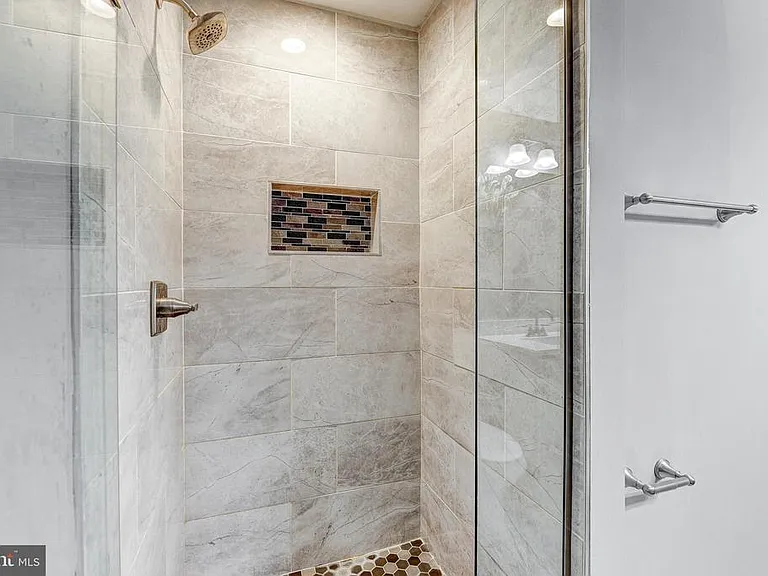 822 S Highland Ave — Photo 25