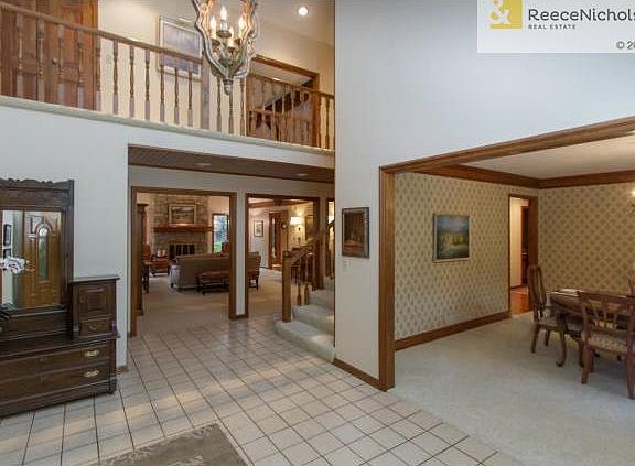 Large 2-story foyer with tiled floor.