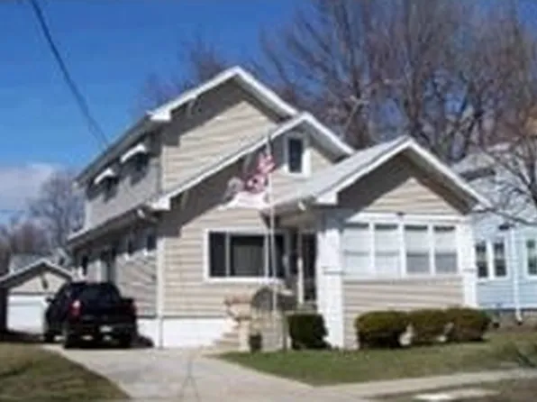 7848 17th Ave, Kenosha, WI 53143