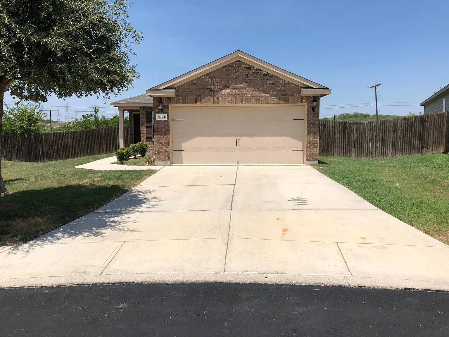 3 bed, 1352 sqft, $1,800 — Photo 2