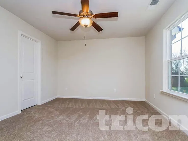 512 Hickory Leaf Ct — Photo 9