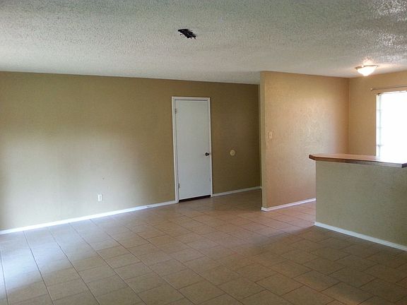 5th image of 106 E Bayside Dr