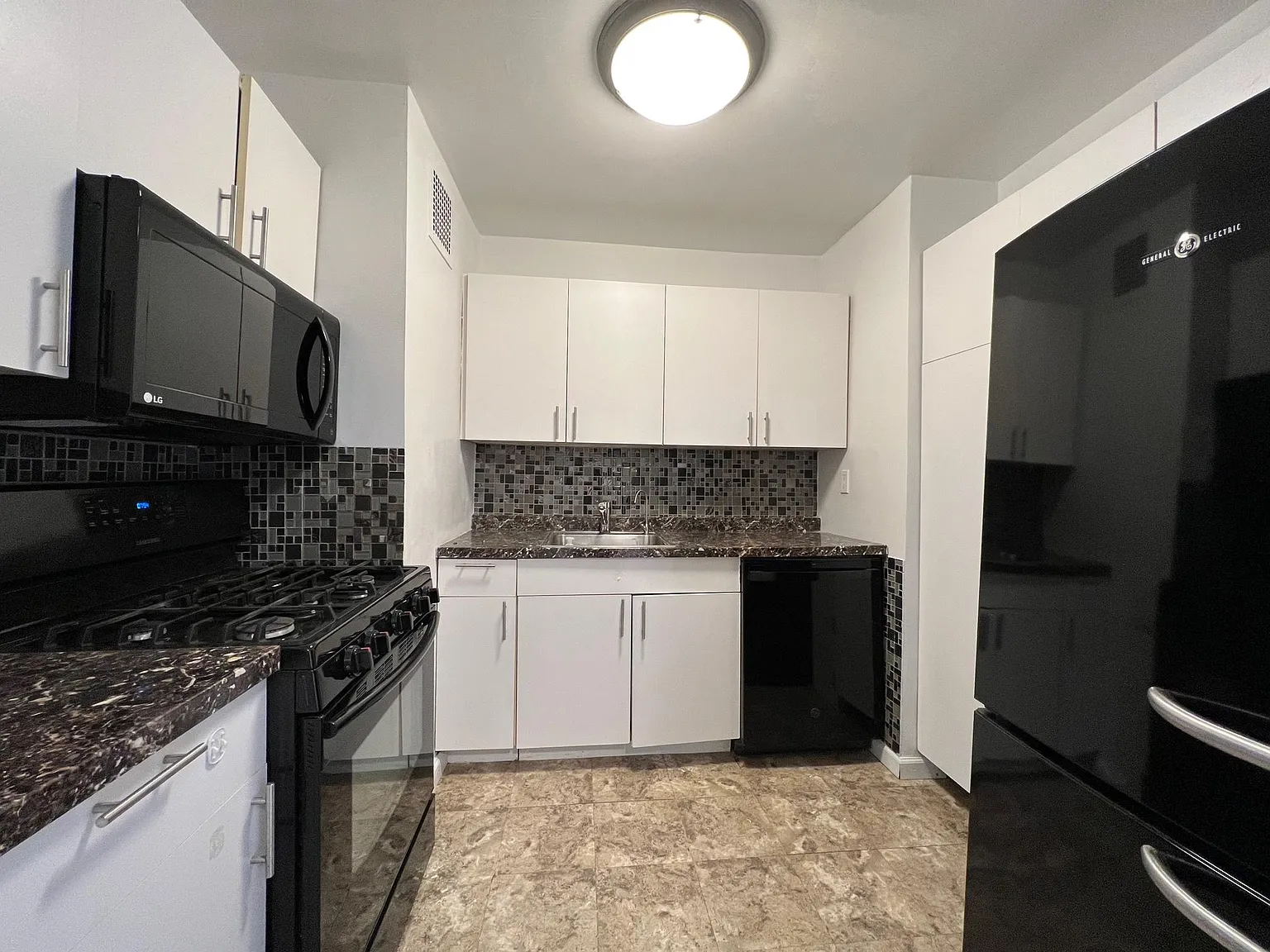 1 bed, 800 sqft, $2,300 — Photo 1