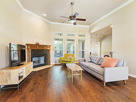 4th image of 807 Woodland Park Dr