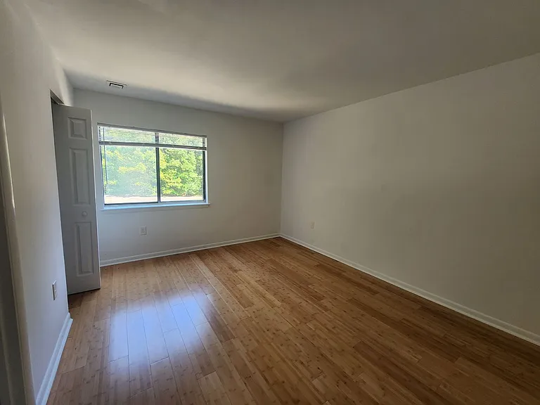 4900 Spring Lake Dr #D — Photo 6