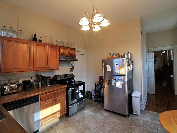 2nd image of 921 Beech Ave #3
