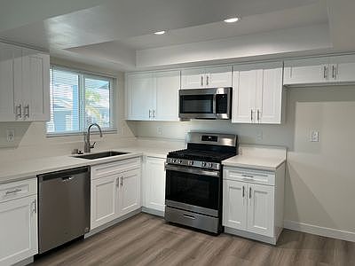 5th image of 901 E Balboa Blvd APT B