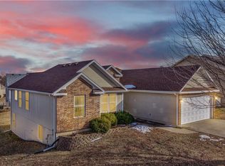 1219 S Country View Ln, Warrensburg, MO 64093