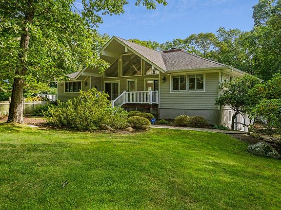 2nd image of 31 Dogwood St