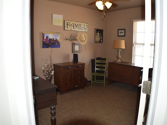 5th image of 909 Emma Ln