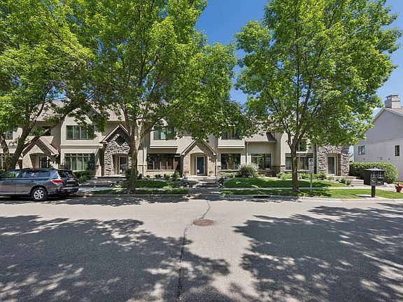 3rd image of 365 Willoughby Way W