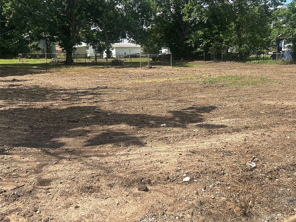 1st image of 305 E Tahlequah Ave
