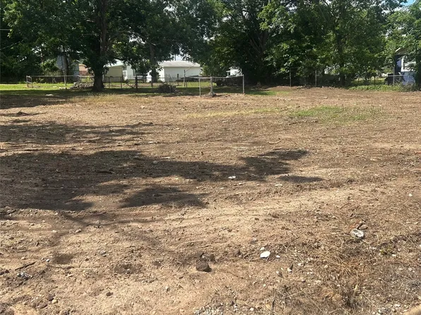 305 E Tahlequah Ave, Sulphur, OK 73086