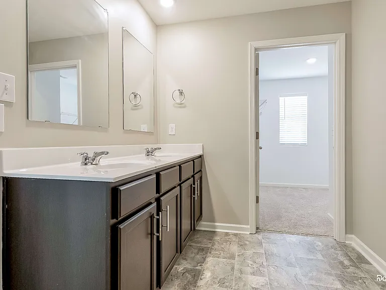 1005 Park View Dr — Photo 9