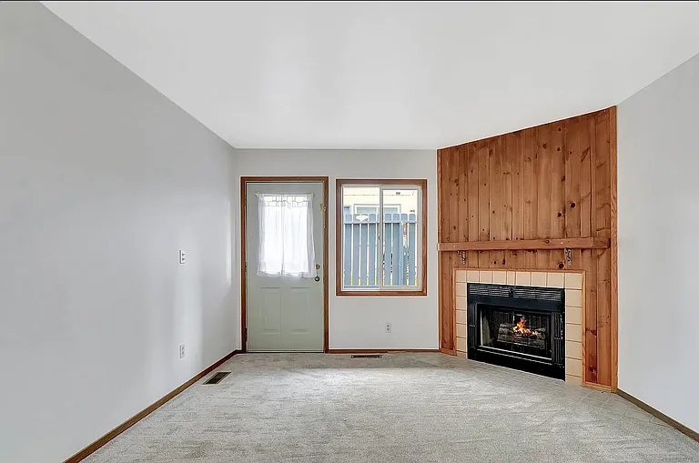 E 20th Ave — Photo 8